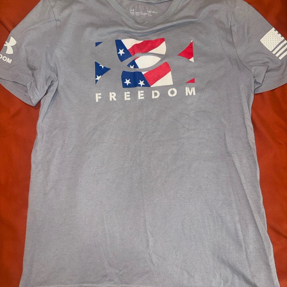 Under Armour Boys YLG Freedom Graphic T-Shirt Gray Patriotic USA Flag
